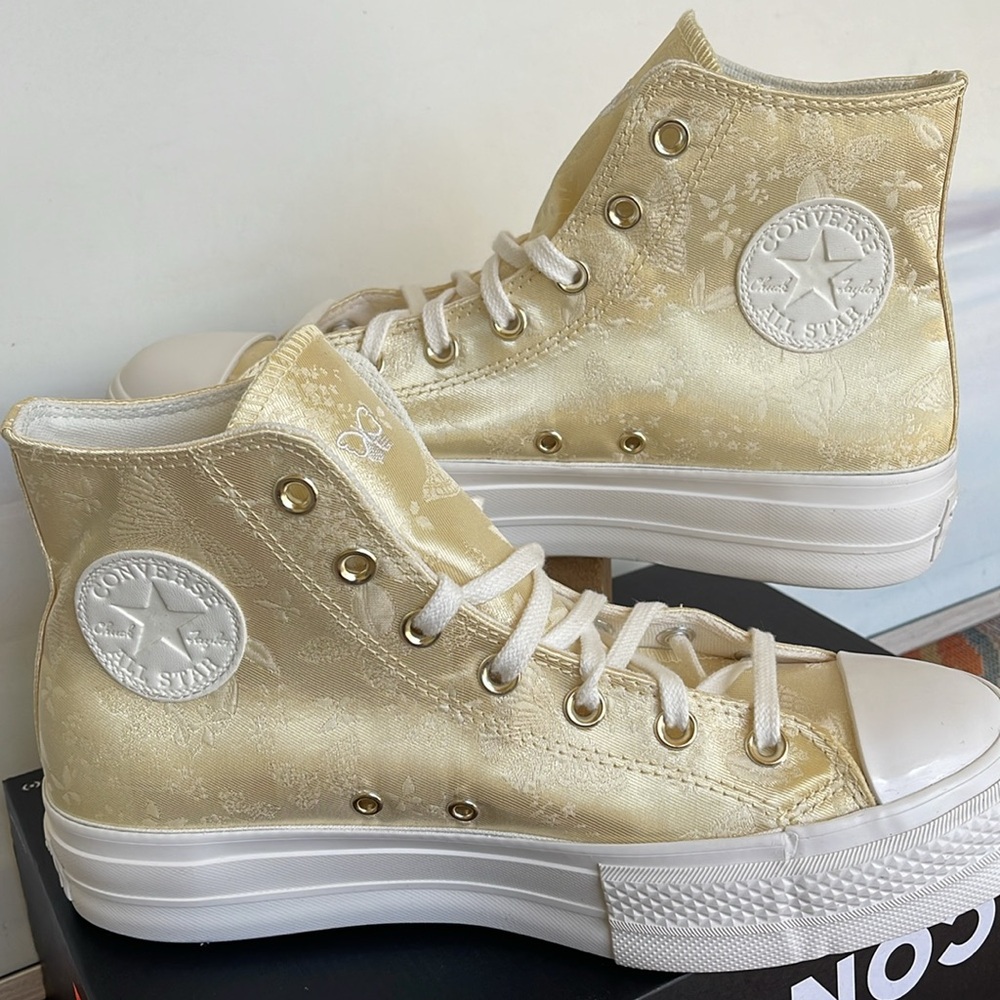 Converse WMNS CTAS A06829C
CTAS LIFT HI
LEMON DROP/VINTAGE WHITE/EGRET
Platforms - Picture 10 of 16